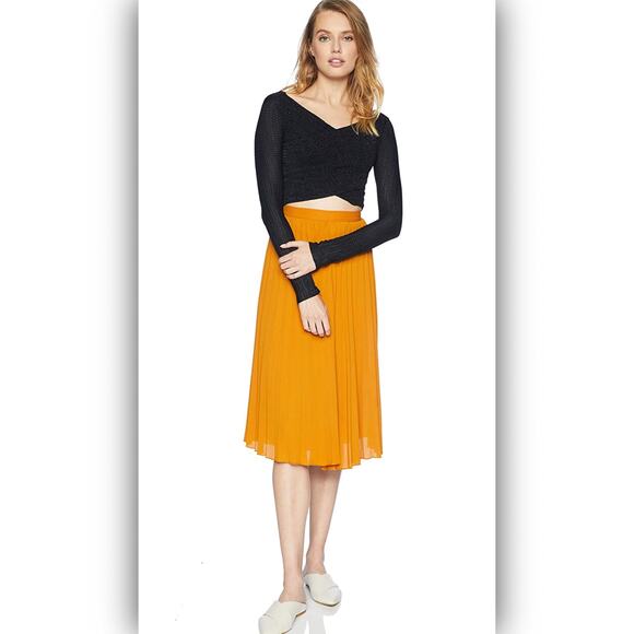 Show Me Your Mumu Connie Top Long Sleeve Cropped Black Women's Size Small NWOT - Picture 4 of 9